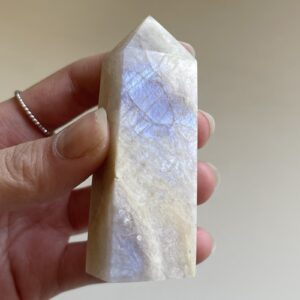 Mesečev kamen - 7,5 cm, 70g